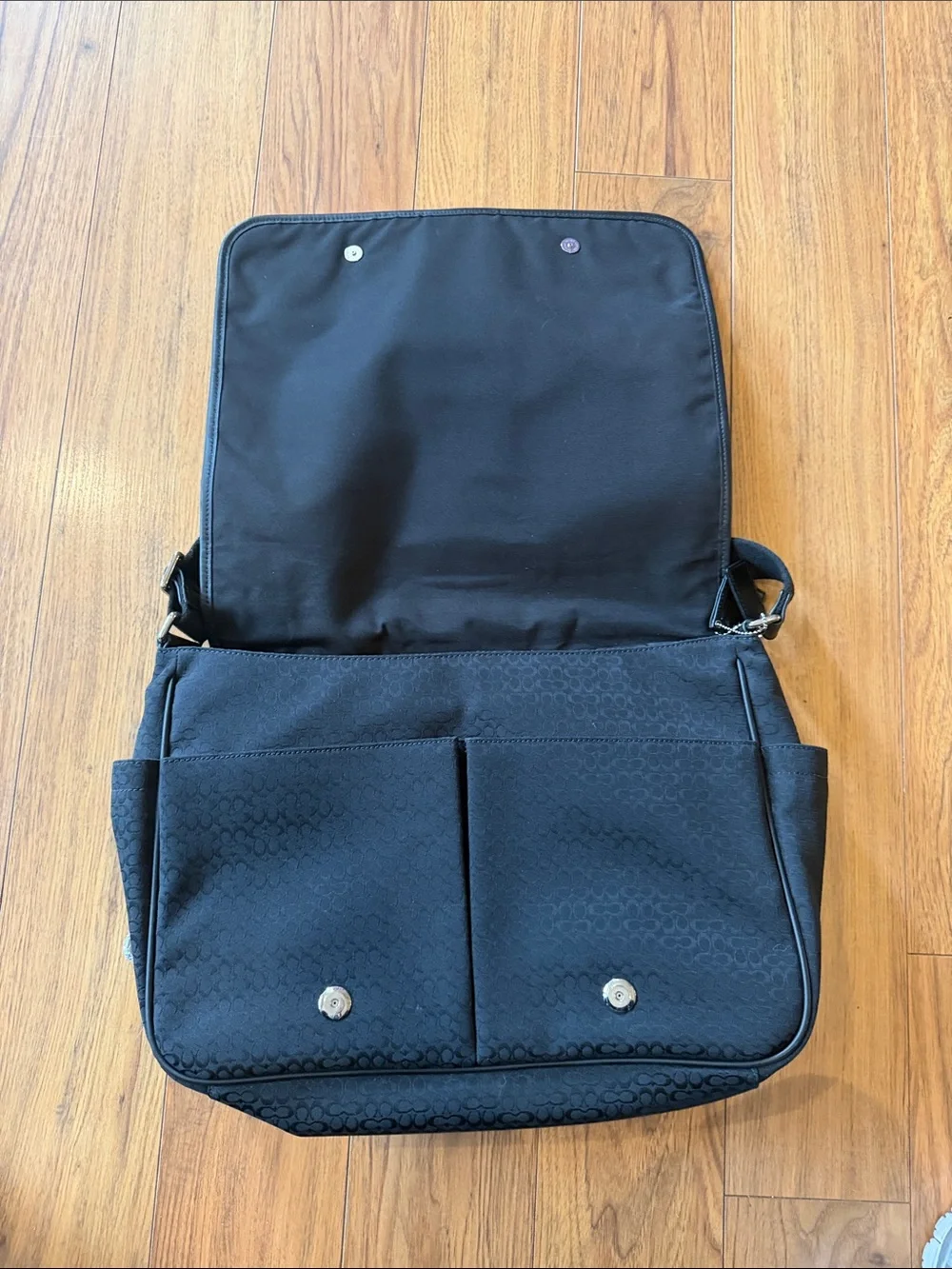 COACH women’s  Black Messenger Bag -/Briefcase Signature Canvas great condition
